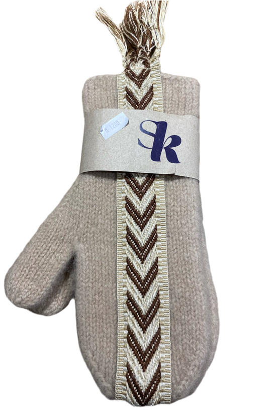 SUSTAINKNIT beige vott med frynser